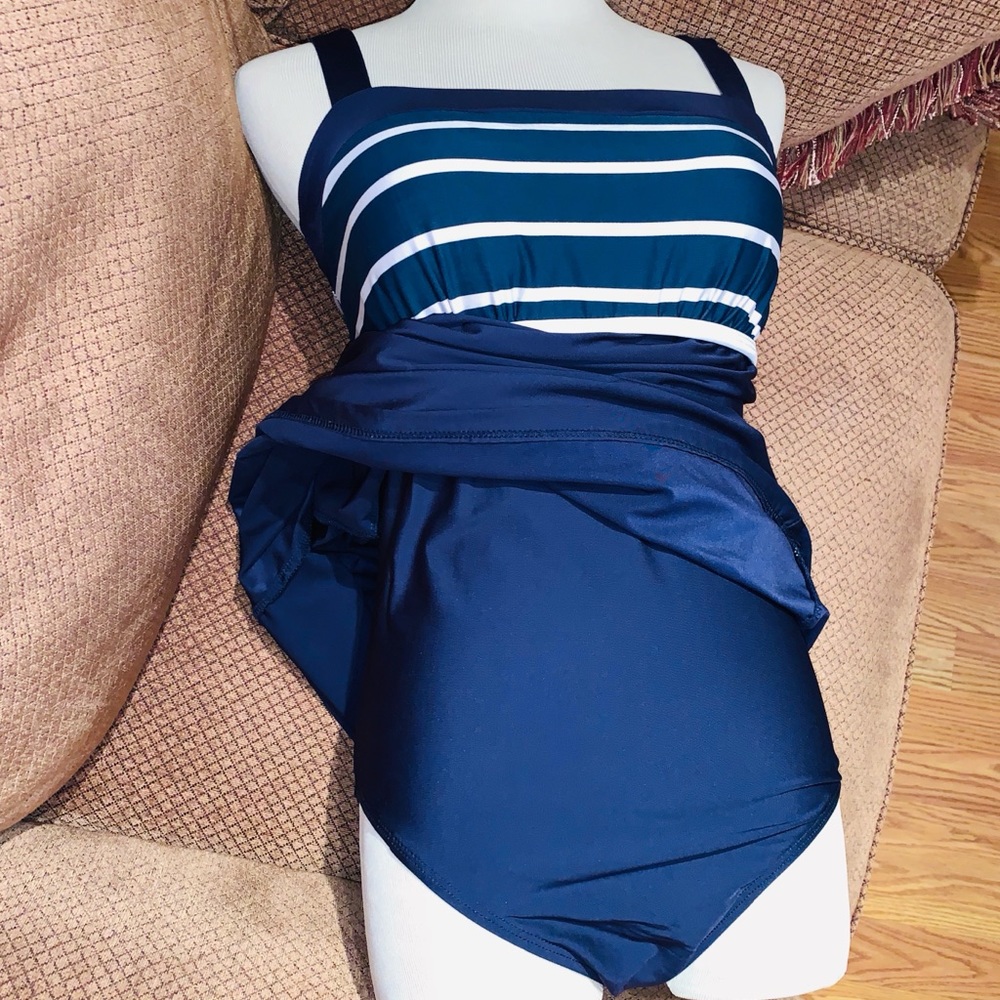 🌤 Vintage-Style Swim Dress